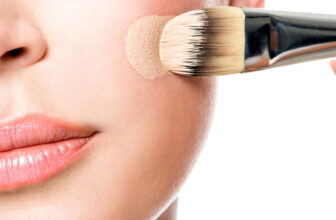How to Apply Makeup With Foundation Brush